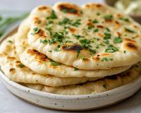 “Elle est beaucoup plus simple à faire” : Norbert Tarayre partage une recette de cheese naan dont la réalisation est un jeu d’enfants