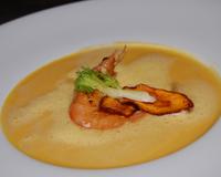 Une recette simple, j'ai beaucoup aimé la raviole cuite dans le bouillon de crustacé et l'association fenouil-orange avec les gambas.