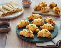 Mini-croissants apéritifs aux tranches végé pois chiches, pesto rosso et mozzarella