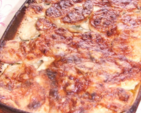 Gratin de pommes de terre au poulet et à l'estragon