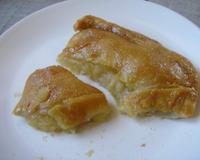 Je suis originaire de Cancale en Ile-et-Vilaine et cette recette me rappelle mon enfance. Les fameux pommés de la boulangerie du Port, un chausson aux pommes caramélisées…