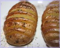 De jolies pommes de terre originales et parfumées pour accompagner vos grillades, poissons... enfin tout ce que vous voulez.Assaisonnez-les selon vos goûts !