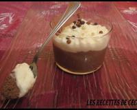 Une petite verrine qui allie la poire au chocolat sous la forme de 2 mousses. Deux mousses oui! mais 2 textures differentes
