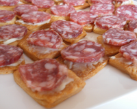 Des toasts surprenants par le caractère des ingrédients, et délicieux par le fondant du fromage pur brebis des Pyrénées