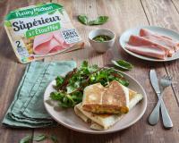 Wraps aux oeufs brouillés, pesto et jambon de porc
