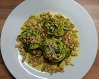 Spaghettis au citron, courgettes et pignons grillés