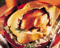 Poulet au romarin en pâte à sel