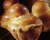 Brioches farcies de crème pâtissière à la chicorée.