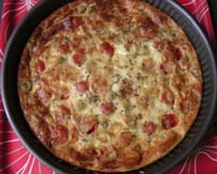 Quiche sans base au thon, fromage, tomates et olives