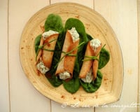 Cannoli à la crème de Roquefort, aux noix et tomates confites