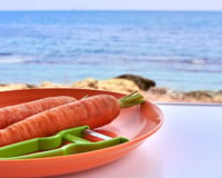 Manger des carottes pour préparer sa peau au soleil ? Une diététicienne explique si c’est vraiment utile
