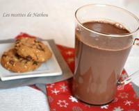 Un bon chocolat chaud à déguster au coin du feu ou au pied du sapin. Avec quelques cookies bien sûr !