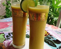 Smoothie mangue, coco et citron vert
