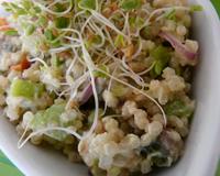 Une salade végétarienne riche en protéines et en acides gras insaturés essentiels pour le bon fonctionnement de l'organisme et pour lutter contre le mauvais cholestérol.