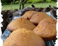 J'aime tellement le caramel au beurre salé (surtout après la recette de ma mousse) que l'idée d'en intégré à des madeleines s'est imposée naturellement, je vous laisse…