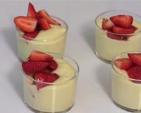 De délicieuses petites mousses au citron légères et fondantes à marier avec des fruits de saison...