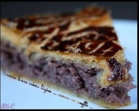 Galette des rois garnie à la crème d'amande, coing et cassis ... légère comme un souffle