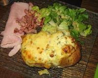Gratin de pommes de terre farcies au maroilles.