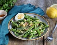 Une salade savoureuse avec une vinaigrette originale, grâce à la sauce soja sucrée.