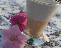 Bavarois au pandan sur lit de mousse praliné