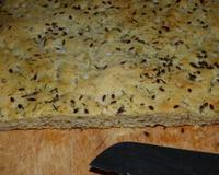 La pomme de terre apporte de la légèreté à cette focaccia. A savourer découpé en carrés lors d'un apéro ou à table, un régal.