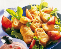 Nuggets de poulet, salade de mâche et tomates