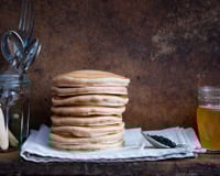 Pancakes aux farines de sarrasin, pois chiches et noix de coco