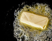 "Ne fais plus jamais cramer ton beurre" : noisette ou fondu, un chef dévoile sa technique pour ne plus jamais le brûler !