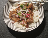 Agneau sauté au curry rouge et au beurre de cacahuètes