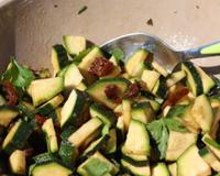 J'aime beaucoup cette recette de salade de courgettes c'est frais et très léger.