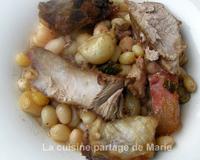 Un plat haut en saveur et en goût. Jambon et veau au haricots.