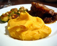 Purée de pommes de terre et carottes au persil