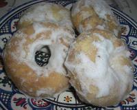 I Taralli sont des biscuits traditionnels de la pâtisserie palermitaine. Ils ont une forme de couronne ou parfois on les trouve en forme de S. Ils ont le parfum d'anis…