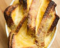 Idéal pour un brunch en famille le week-end. Le moelleux du pain Harrys et le fondant du St Morêt® sous une croûte beurrée, dorée et vanillée.Une recette proposée par…
