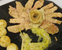 Un saumon délicatement parfumé, des pommes granny pour apporter croquant et acidité, du poireau encore tiède pour la douceur.