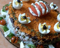 Tout comme le titre l'indique....c'est une salade en forme de gâteau!