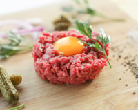“C’est comme ça que je l’aime” : le tartare de boeuf version Stéphanie Le Quellec, vous allez adorer le faire chez vous !