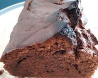 Un cake moelleux tout en chocolat. Il est rapide à faire et se déguste au goûter avec une bonne tasse de thé.