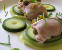 Lanières de porc aux concombres et à l'aneth