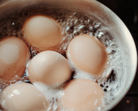 Pourquoi vous devriez toujours ajouter une rondelle de citron dans l'eau de vos œufs