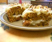 Un bon carrot cake à l' américaine avec un glaçage mascarpone.