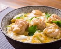 Connaissez-vous l’oyako donburi, cette omelette au poulet japonaise très facile à réaliser ?