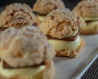 Ces petits choux sont une petite merveille en bouche. Fondants dedans et croustillants dehors.