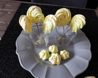 Meringues en sucettes