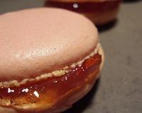 La délicatesse de la rose dans une gourmandise raffinée.