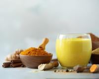 Comment faire un golden milk, cette boisson à base de curcuma idéale pour le changement de saison ?