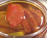 De petites tomates confites à servir lors de vos apéritifs. Une recette simple pour vous régaler dès l'apéro et déguster la tomate autrement.