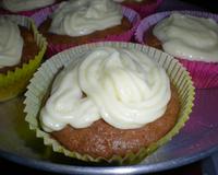 Voici une petite recette de mon livre préféré 'Cupcakes' de la collection MaraboutCette recette est juste un délice, avec un petit thé PG...miam miam j'en salive encore!