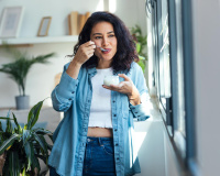 Vous grignotez trop ? Voici les 4 aliments conseillés par un médecin pour calmer vos fringales entre les repas