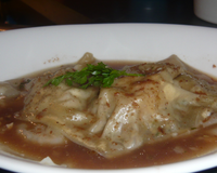 Des ravioles au foie gras et champignons avec une sauce pain d'épices. Franchement, celà ne peut être que bon !